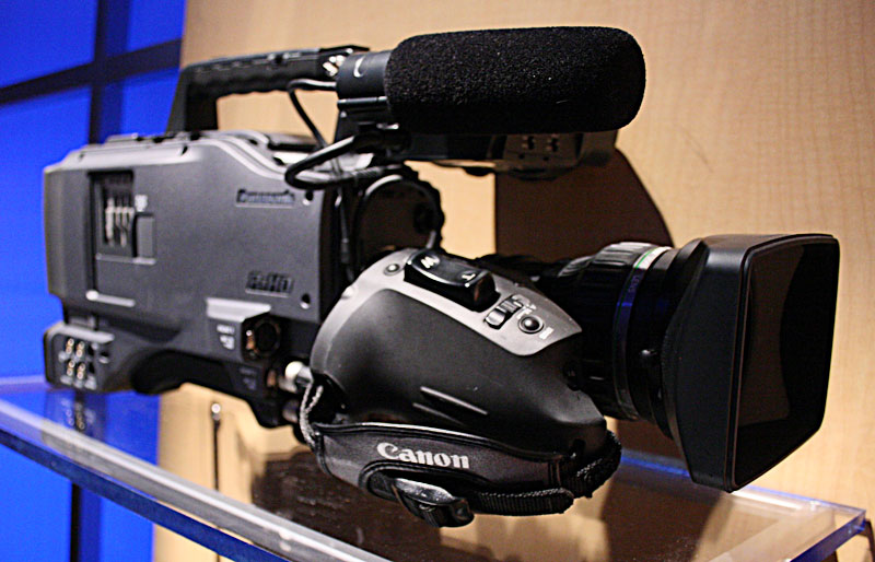 Illustration for article titled NAB07: Panasonic Busts Out HPX500 Pro HD Camcorder